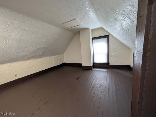 Building Photo - 430 Alexander St