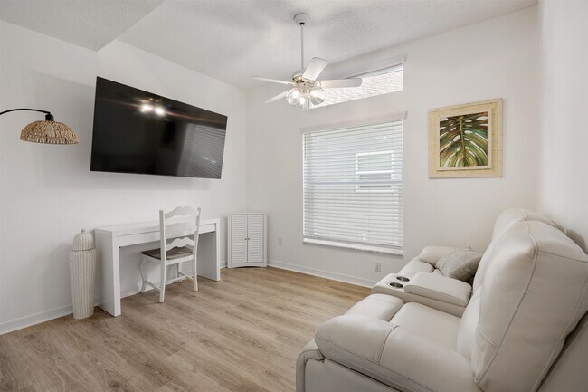 Building Photo - 212 Somerset Ct