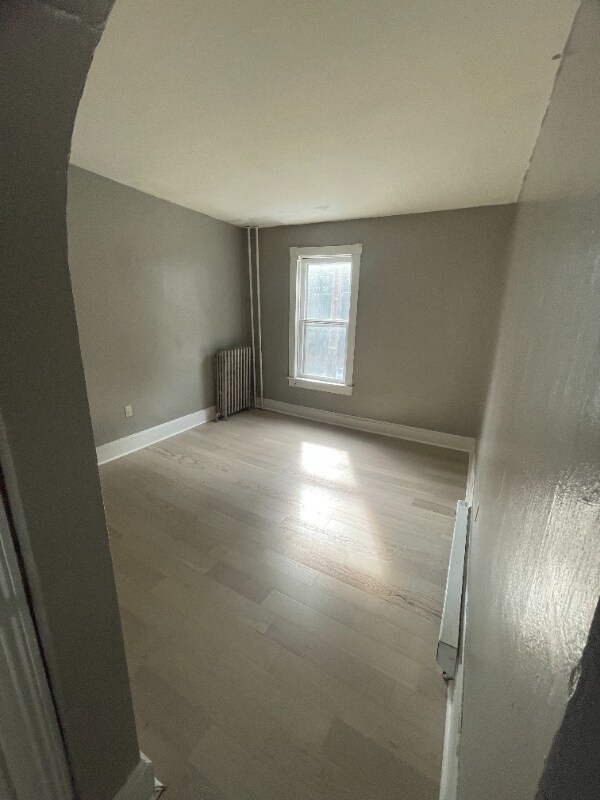 Building Photo - 582 Sunbury St