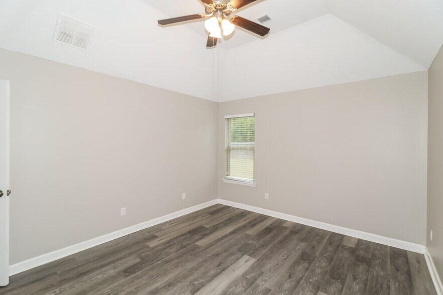 Building Photo - 8129 Jordan View Dr