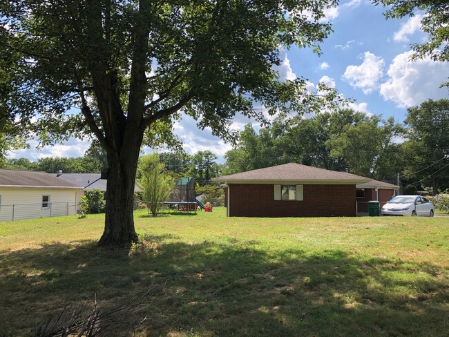 Building Photo - 3 bedroom ranch home Available August 2025...