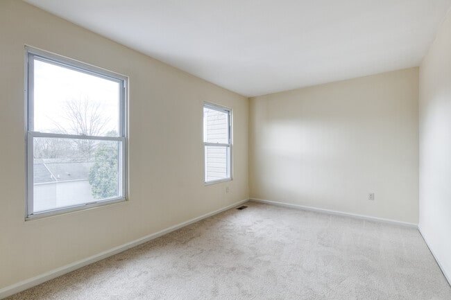 Building Photo - 625 Glynock Plz