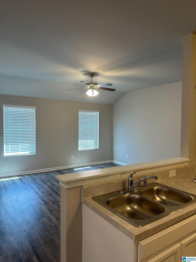 Building Photo - 401 Woodland Trl