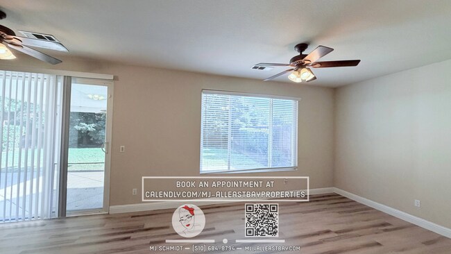 Building Photo - Beautiful 3 bedroom home nestled in cozy Brentwood neighborhood!