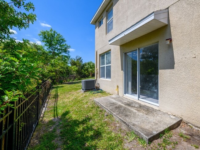 Building Photo - Riverview Townhome