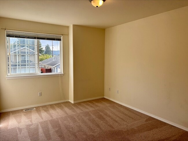 Building Photo - 4035 Glengary Rd