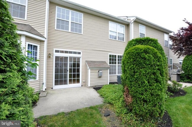 Building Photo - 328 Helen Dr