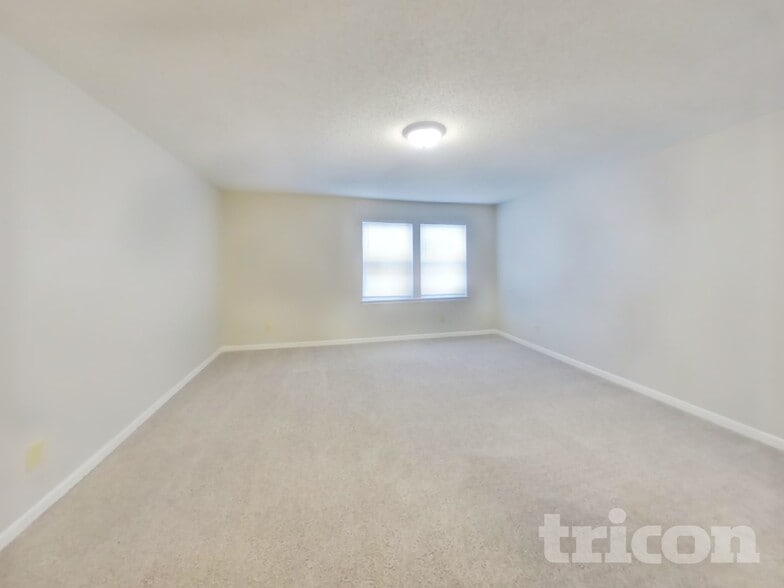 Building Photo - 2322 Edgewater Cir