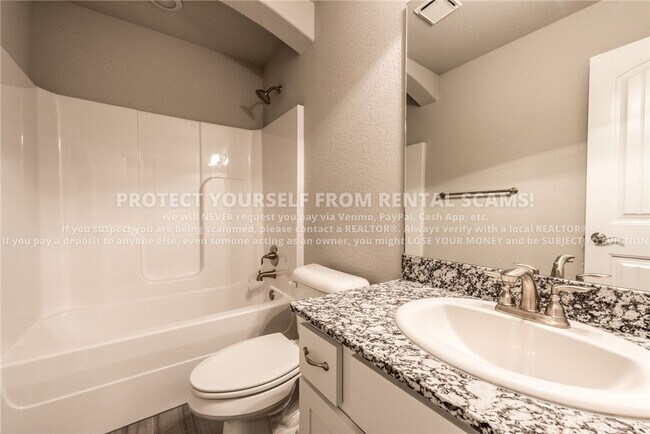 Building Photo - 1121 Gardenia St