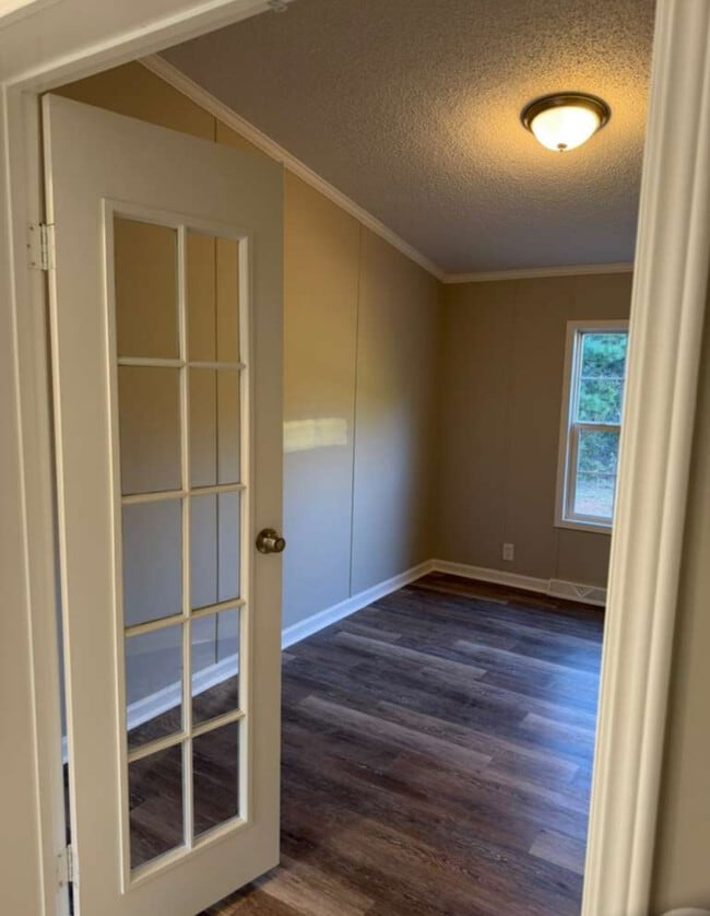 Building Photo - 379 Brookside Dr