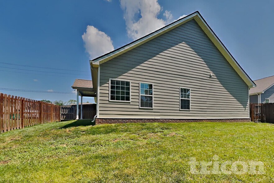 Building Photo - 741 W Coker Way