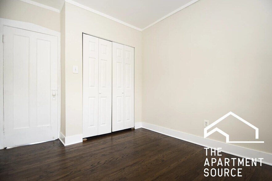 Building Photo - 3841 N Greenview Ave