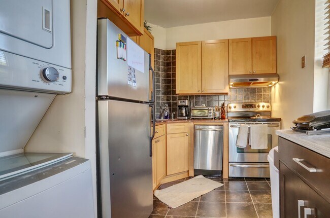 Building Photo - 565 1st St