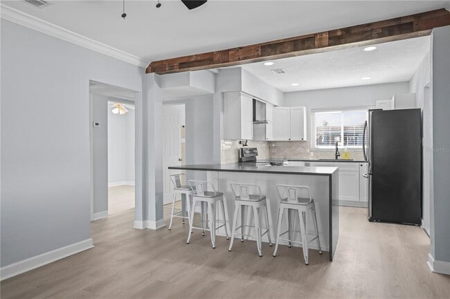 Building Photo - 132 81st Ave N