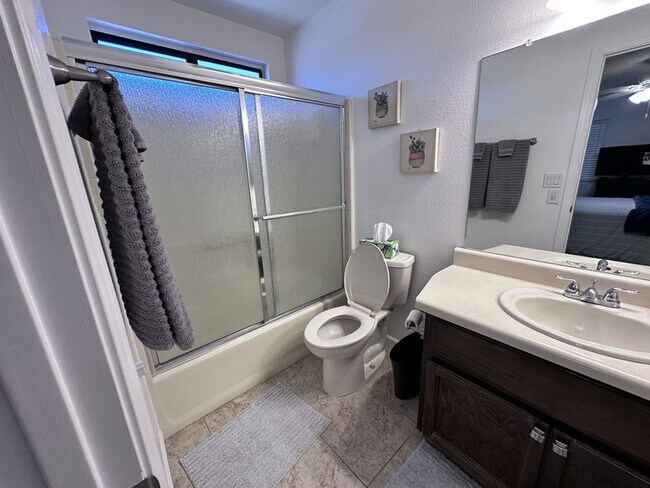 Building Photo - 441 Moser Ave