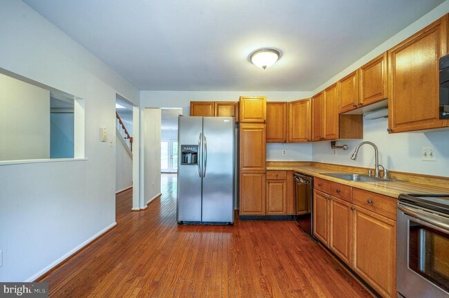 Building Photo - 8501 Blue Bird Woods Ct