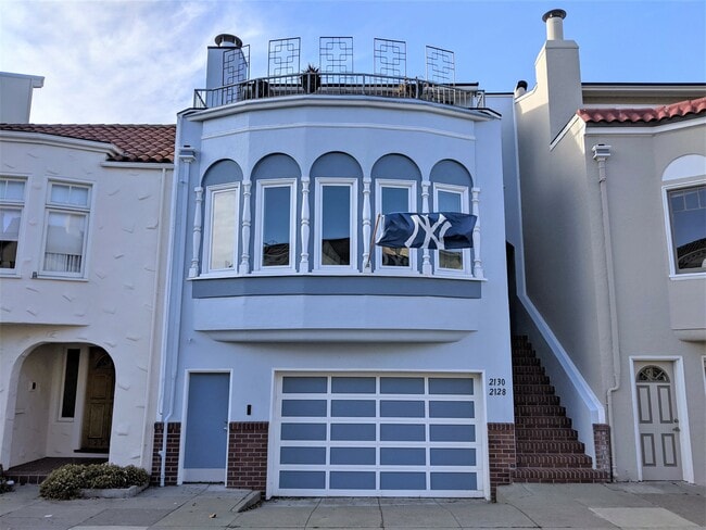 Building Photo - 2128 Bay St
