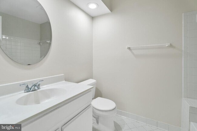 Building Photo - 3321 Sir Thomas Dr