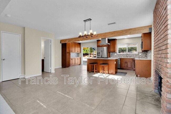 Building Photo - 2053 Habero Dr