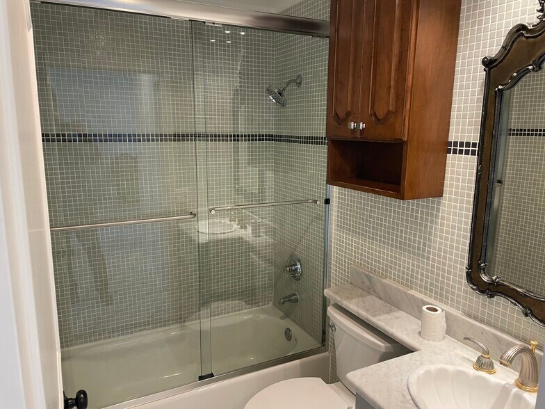 2nd Bathroom - 14260 SW 57th Ln