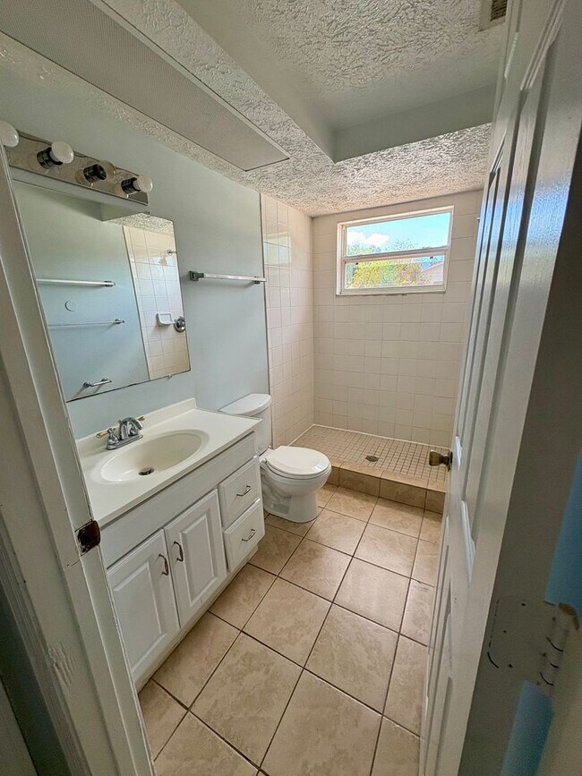 Building Photo - 7405 San Moritz Dr