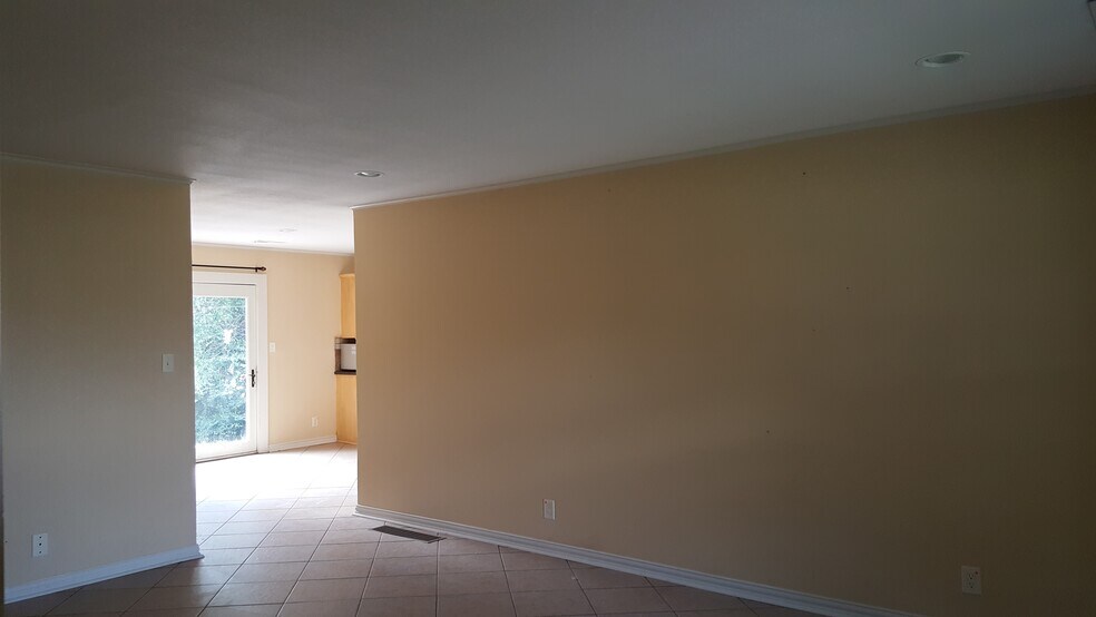 Building Photo - 933 Macklyn Ln