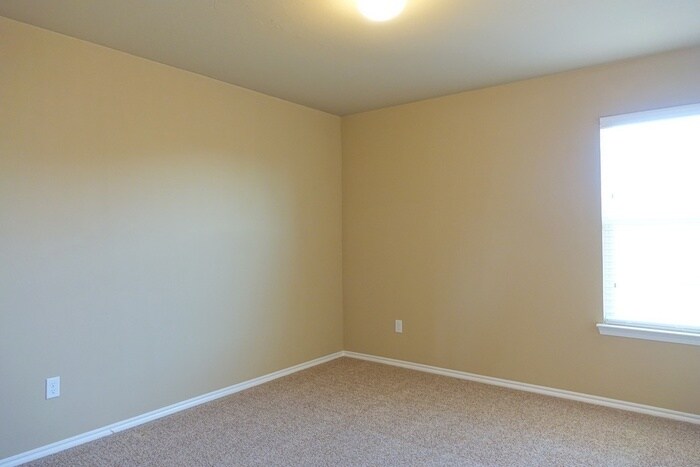 Building Photo - 13312 Beaumont Dr