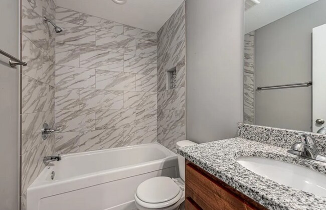 Building Photo - Don't miss out on this beautiful home!