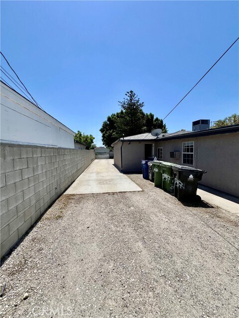 Building Photo - 12987 Correnti St