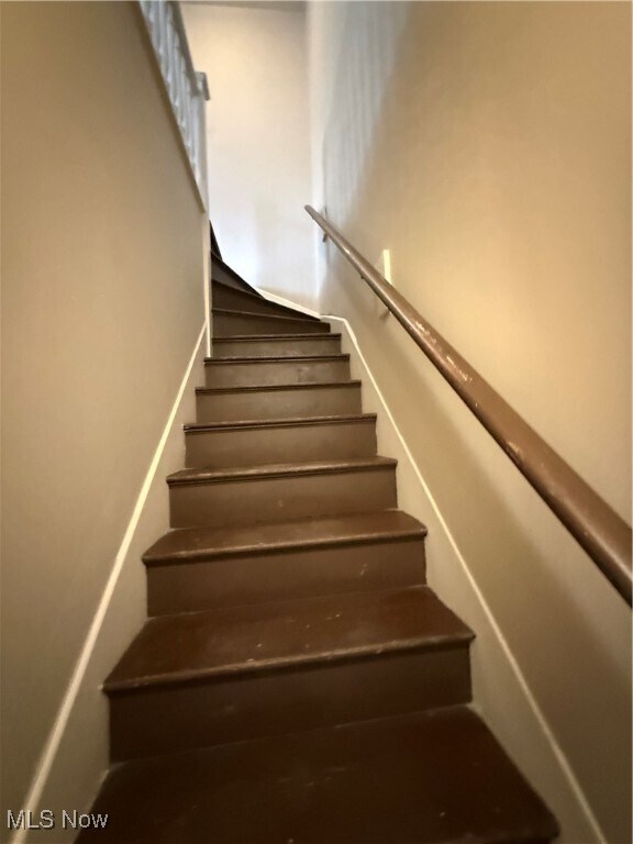 Building Photo - 1337 Maple Ave