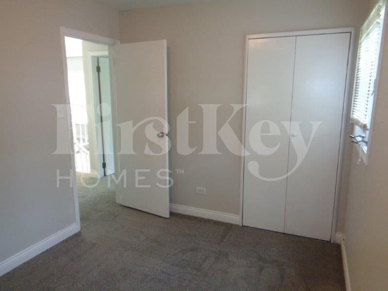 Building Photo - 451 E Mulberry Ct