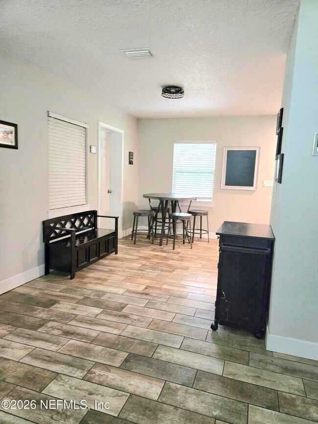 Building Photo - 615 Luna Ct