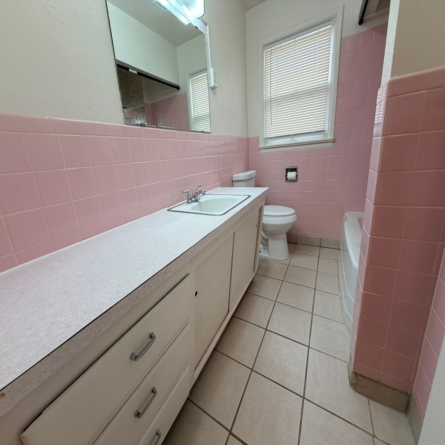 Building Photo - 1525 6th St