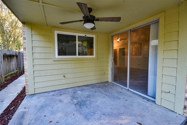 Building Photo - 3210 River Valley Dr