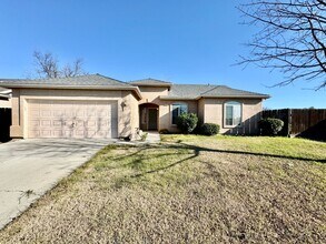 Building Photo - REDUCED!!!    FOR RENT!  3 bedroom 2 bath in Dos Palos