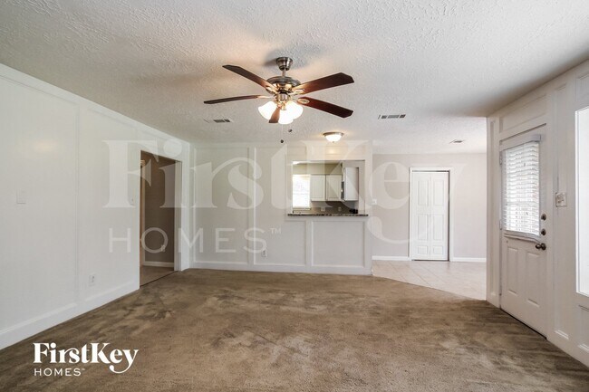 Building Photo - 24106 Creekview Dr