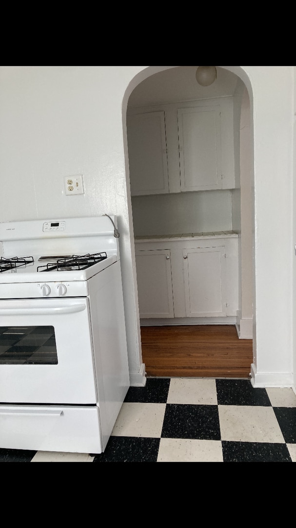 Building Photo - 825 Wilson Ave