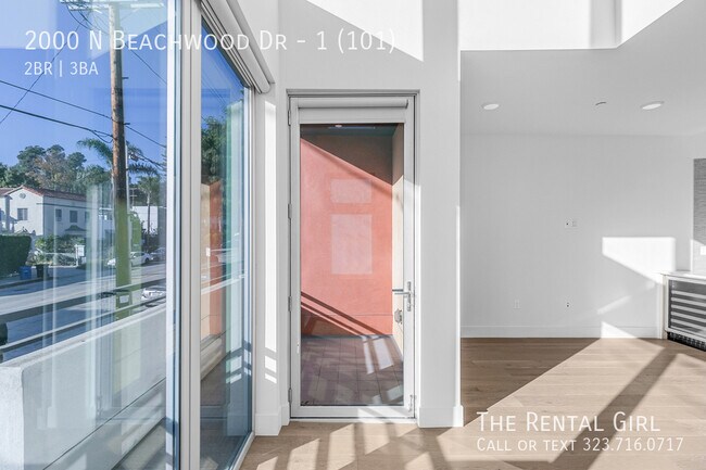 Building Photo - 2000 Beachwood Dr