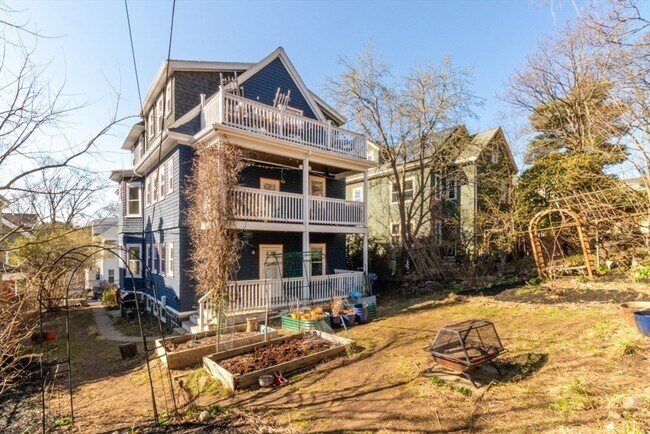 Building Photo - 23 Wenham St
