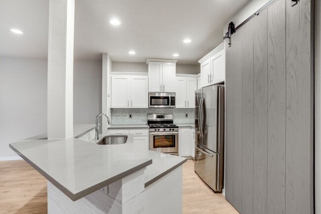 Building Photo - Beautiful 3 Bed, 2.5 Bath Rental Home in H...