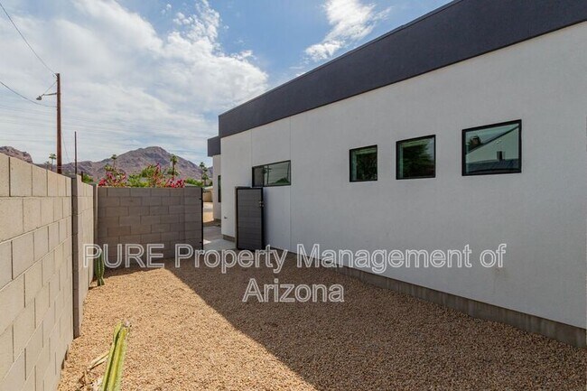 Building Photo - 4501 E Campbell Ave