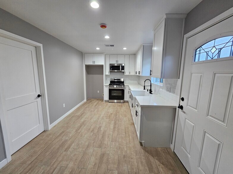 Building Photo - 225 Harding Ave