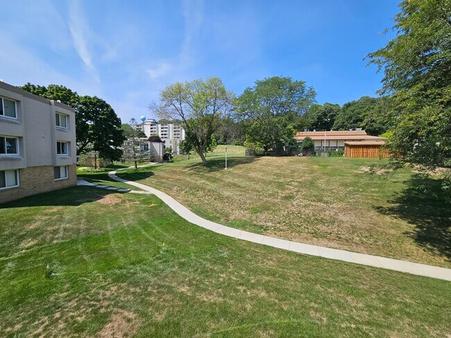 Building Photo - 1923 Viking Dr NW