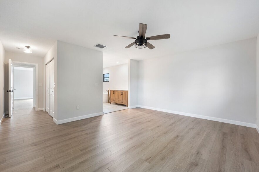 Building Photo - 4003 S Indian River Dr