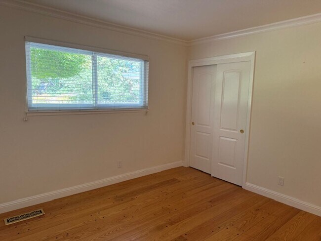 Building Photo - Single level home with pool in Whitegate c...