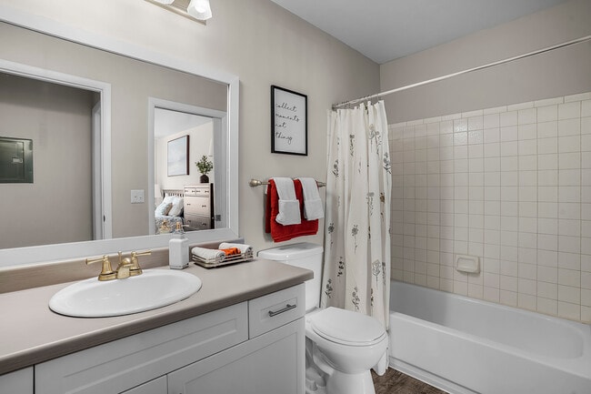 Building Photo - Mountain Shadows