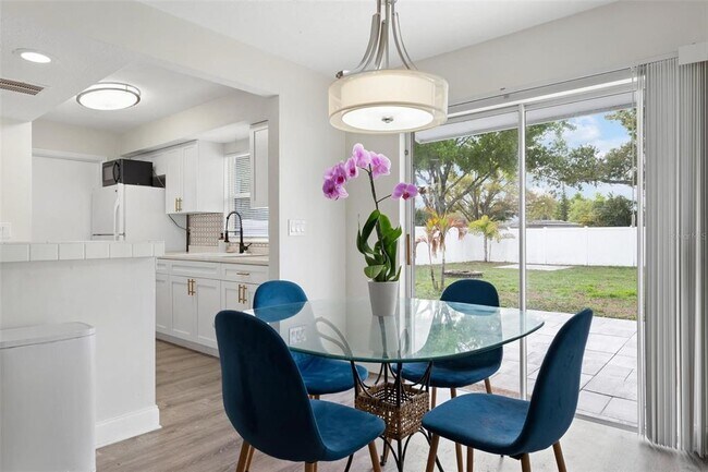 Building Photo - 5120 Brookmeade Dr