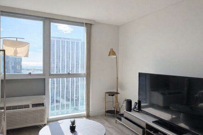 Building Photo - 988 Halekauwila St