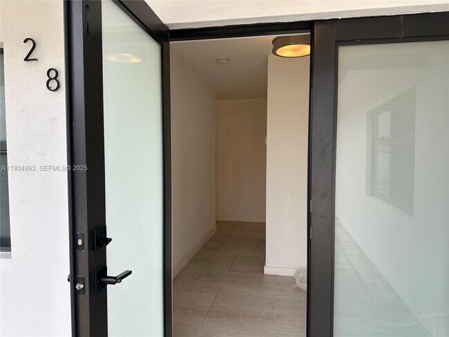 Building Photo - 2832 SW 124th Ct