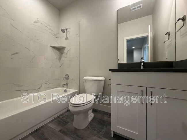 Building Photo - 1020 S 4380 W